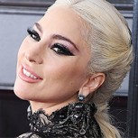 Lady Gaga casi sufre “accidente” con su audaz y extravagante vestido de encaje