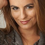 Pía Guzmán, ex modelo de “Rojo”, comparte fotos desde la playa en Italia a sus 41 años