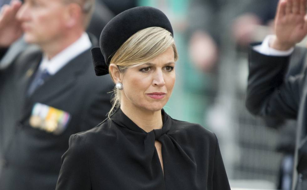 Expertos en moda enfrentados por el último look de la Reina Máxima de