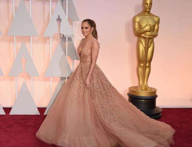 Con este vestido de Elie Saab, Lopez llegó a la gala de los Oscars de 2015.