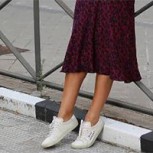 ¿Ir con zapatillas a la oficina? Imágenes confirman que las mujeres pueden lucir un estilo perfecto