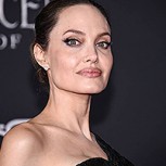 Sorprenden a Angelina Jolie usando elegante tenida en blanco y negro durante paseo con sus hijos