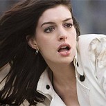 Anne Hathaway reapareció con espectacular vestido dorado tras ser madre por segunda vez