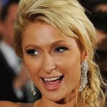 Paris Hilton celebró el “Orgullo LGBT” con este vestido al lado de un auto de lujo