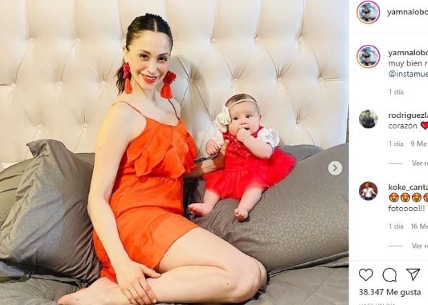Yamna Lobos enternece Instagram al posar con su hija vestidas iguales:  Bailarina se suma a la tendencia 
