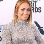 Jennifer Lopez lució jovial y fresca con este vestido blanco veraniego mientras sale de compras