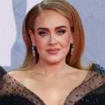 Adele dio lección de glamour y elegancia en los Brit Awards 2022 con sus vestidos hechos a la medida y llamativa joya