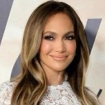 Jennifer Lopez presume a los 52 años con este vestido vintage de inspiración griega