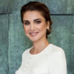 Rania de Jordania demuestra que es inspiración de elegancia y usa uno de los bolsos más deseados del momento