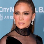 Jennifer Lopez da lección de cómo ser la más glamorosa cubierta por cristal Swarovski