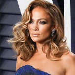 Jennifer Lopez llegó a recibir galardón con un vestido negro especial para una diva