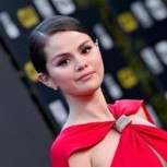 Selena Gomez demostró que un traje sastre negro puede aportar una innegable cuota de elegancia