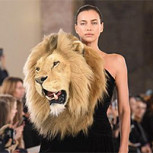 Desfile de moda en París genera polémica: Trajes incluyeron cabezas de animales hechas a mano
