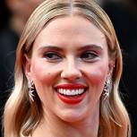 Scarlett Johansson lució su elegancia en Cannes con un vestido rosa de Prada