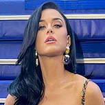 Katy Perry sorprendió con llamativo conjunto y una espectacular joya en la coronación del Rey Carlos III