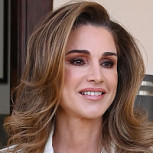Rania de Jordania demuestra que es una de las royals más elegantes con este vestido semitransparente