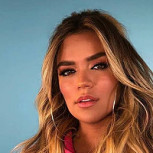 Karol G destacó con su impecable vestido blanco en Versalles durante la Semana de la Moda de París