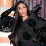 Solo Kim Kardashian puede lucir estos icónicos zapatos de plataforma de un famoso diseñador