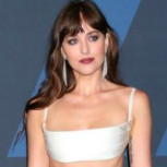 Dakota Johnson confirmó el regreso de la moda de los vestidos ‘boho’ otoñales durante Festival de Cine
