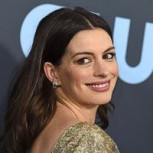 Anne Hathaway y uno de sus looks más inesperados en una alfombra roja