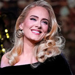 Adele generó admiración con este traje a rayas que usó para una gala en Beverly Hills