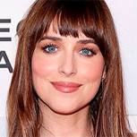 Dakota Johnson lució un delicado y elegante vestido en su aparición en el Festival de Cine de Tribeca