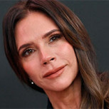 Victoria Beckham elige un impecable traje negro y body con encaje para una noche de fiesta