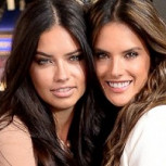 Así lucieron Alessandra Ambrosio y Adriana Lima hace 10 años con sostén de oro y piedras preciosas