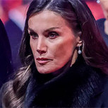 Reina Letizia de España lo volvió a hacer: Repitió vestido, botas y bolso que llevó hace dos años
