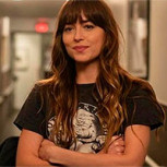 Dakota Johnson apuesta por un estilo con aires nupciales en su vestido y manicura para proyección de su última película