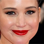 Jennifer Lawrence en el Festival de Cannes, vestida de novia y del brazo de Robert Pattinson