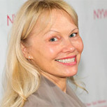 Pamela Anderson sorprendió en Nueva York al aparecer con un arriesgado corte de pelo ¿Le favorece este cambio de look?