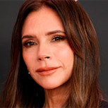 Victoria Beckham confirma que es firme embajadora del estilo minimalista y ahora agrega un corsé top