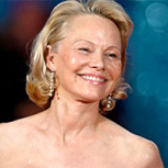 Pamela Anderson deslumbra mostrando elegancia sin esfuerzo en el estreno de The Naked Gun