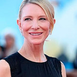 Cate Blanchett demostró una vez más que no falla: Se lució con un vestido con plumas en Venecia