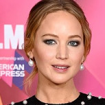 Jennifer Lawrence y el talento de convertir estos pantalones semi transparentes en alta moda