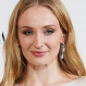 Sophie Turner reinventa el encaje negro: Luce menos romántica y más poderosa