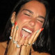 Dua Lipa da una declaración de estilo en su cumpleaños número 30: Mira las fotos