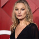 Kate Moss protagoniza a sus 51 años la campaña otoño 2025 de Saint Laurent: Así luce como ícono de la moda