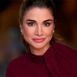 Rania de Jordania celebra sus 55 años con tres looks que confirman su reinado en la moda