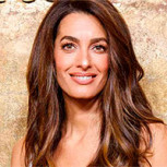 Amal Clooney pone su sello de elegancia a este vestido que podría estar perfectamente en el clóset de Taylor Swift o de Barbie