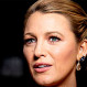 Blake Lively deslumbra con dos looks muy diferentes para celebrar la Navidad