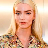 Anya Taylor-Joy en Japón deslumbró con dos particulares looks que confirman su sitial como ícono de estilo