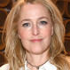 Gillian Anderson, recordada protagonista de The X-Files, deslumbró al cerrar el desfile de Miu Miu en París