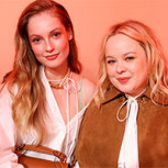Nicola Coughlan y Hannah Dodd protagonizan un inesperado duelo de estilo en Manchester