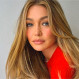 Gigi Hadid revive glamour vintage con vestido blanco y su maquillaje: Modelo marca pauta para el 2026