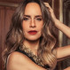 Diana Bolocco sumó elogios al conducir “Fiebre de Baile” con este elegante traje diseñado por su hermana Cecilia