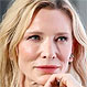 Cate Blanchett deslumbró con este impecable esmoquin Armani en París junto a uno de sus hijos