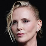 Charlize Theron deslumbró con una trilogía de looks de alta costura inspirados en La Odisea