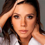 Victoria Beckham deslumbró en París con un look minimalista y el bolso de lujo más codiciado